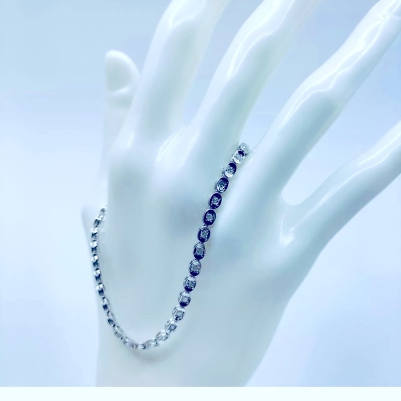 Jewelry - 𝅺14K White Gold Diamond (1 Carat) Bracelet